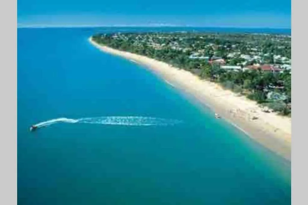 Hamptons Meets Hervey Bay In Upmarket Resort - Ocean Views 0*,  Australia
