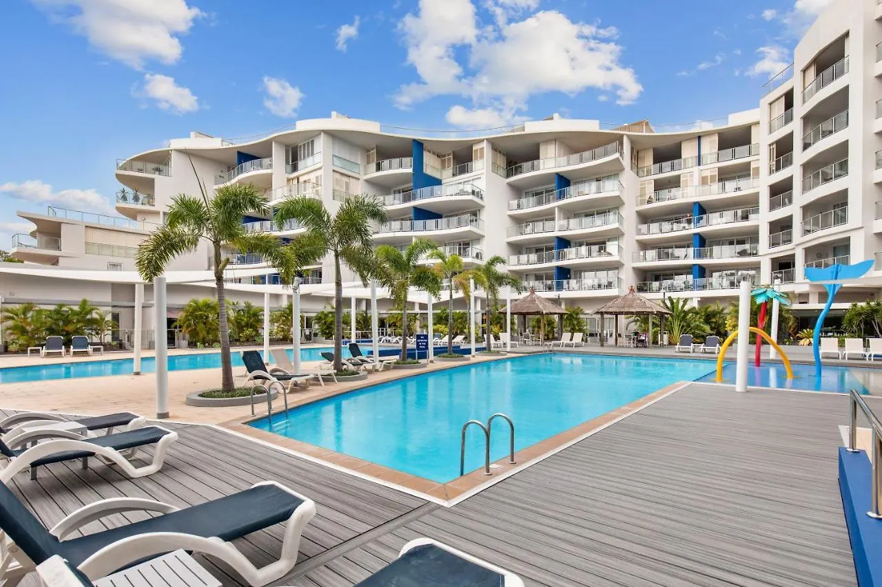 Hamptons Meets Hervey Bay In Upmarket Resort - Ocean Views