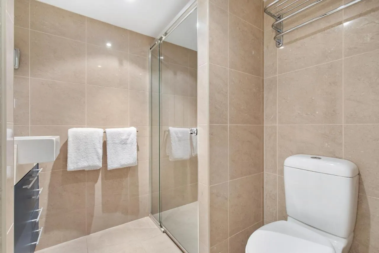 Hamptons Meets Hervey Bay In Upmarket Resort - Ocean Views Apartment