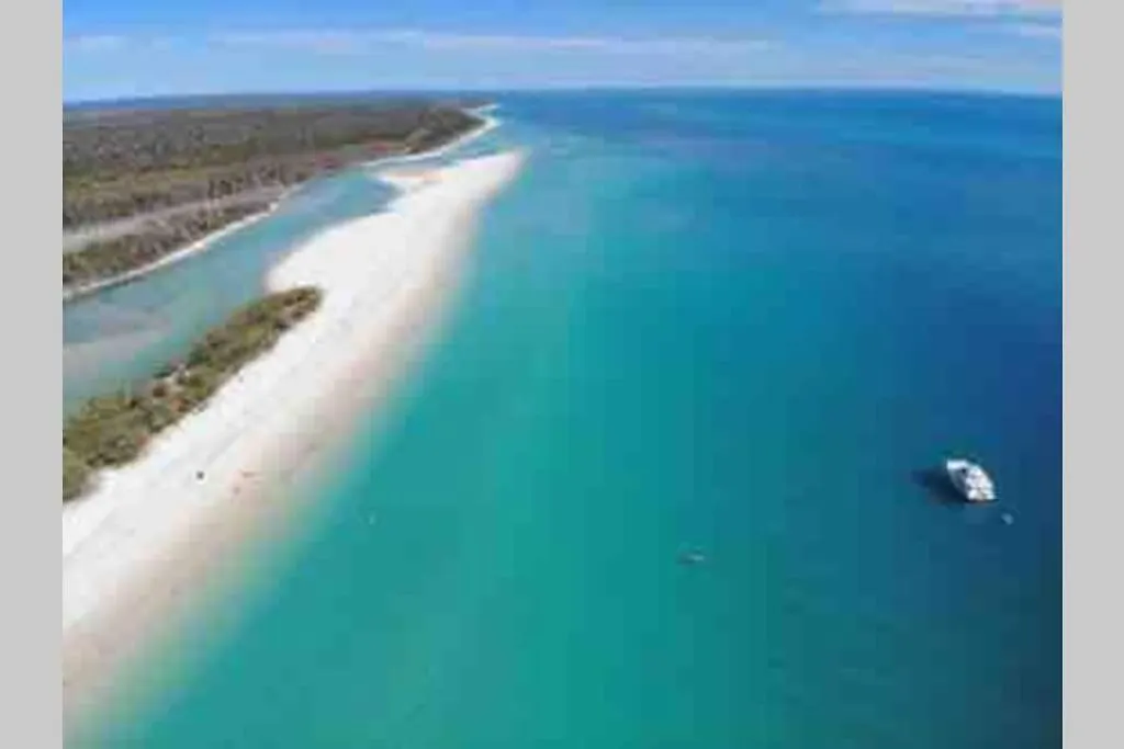 Apartment Hamptons Meets Hervey Bay In Upmarket Resort - Ocean Views Australia
