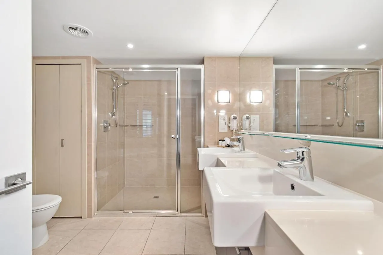 Hamptons Meets Hervey Bay In Upmarket Resort - Ocean Views Australia